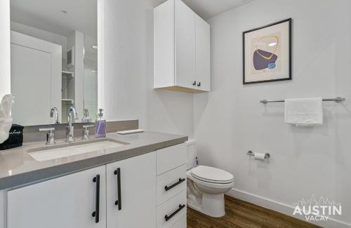 East Cesar Chavez Apartamento | Vibrant Austin Studio Balcony plus Parking and Wi-Fi