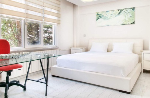 Gayrettepe Apartamento | Central and Vibrant Flat with Balcony in Besiktas