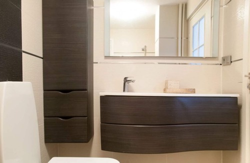 Gayrettepe Apartamento | Central and Vibrant Flat with Balcony in Besiktas