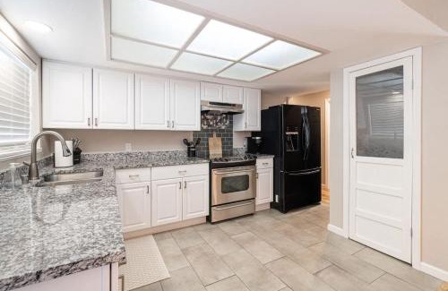 Northwest Reno Casa | Vibrant Boho Home 3 Bed Pet Friendly