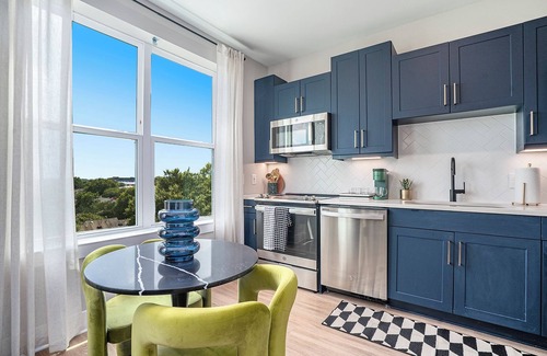 Summerhill Apartamento | Vibrant-Cozy Suite In The Heart Of The City!