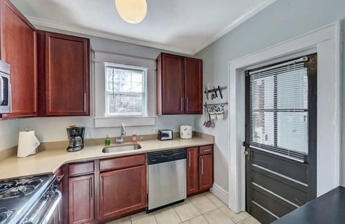 Dilworth Condominio | Bright and Restful 2BR near Uptown with Balcony