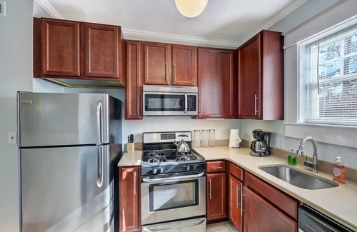 Dilworth Condominio | Bright and Restful 2BR near Uptown with Balcony