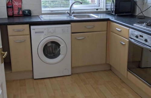 Baguley Apartamento | Vibrant flat with lots of amenities near to Manchester Airport