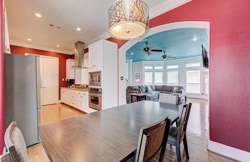 Greater Heights Apartamento | Vibrant Haven With Rooftop Patio