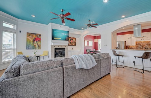 Greater Heights Apartamento | Vibrant Haven With Rooftop Patio