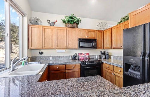 Redmond Casa | Vibrant home with fireplace, large balcony & access to indoor/outdoor pools