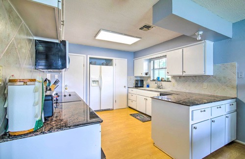 Kingsland Cabaña | Vibrant Kingsland Retreat w/ Waterfront Views