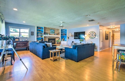 Kingsland Cabaña | Vibrant Kingsland Retreat w/ Waterfront Views