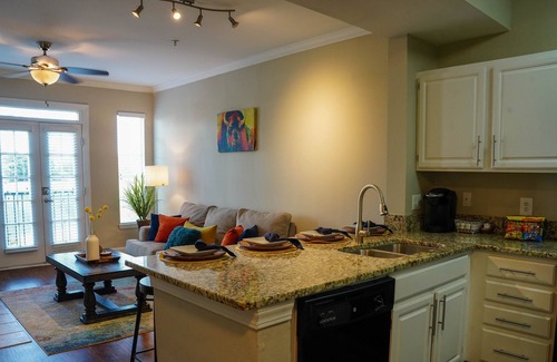 Atlantic Station Area Apartamento | ✰Vibrant Luxe Midtown Apt ✰✰ FREE gated parking✰