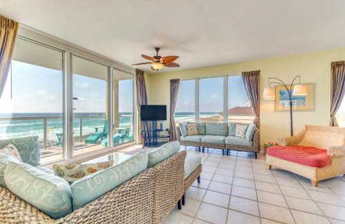 Navarre Beach Apartamento | Vibrant Navarre Condo Pool and Beach Chair Service!