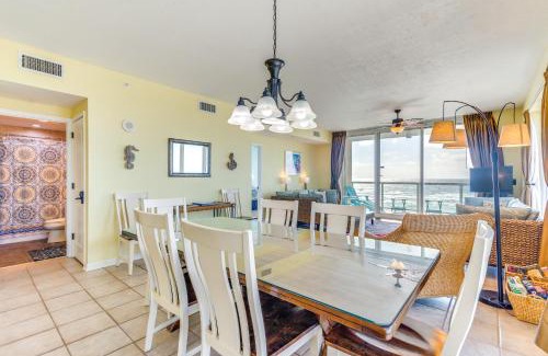 Navarre Beach Apartamento | Vibrant Navarre Condo Pool and Beach Chair Service!