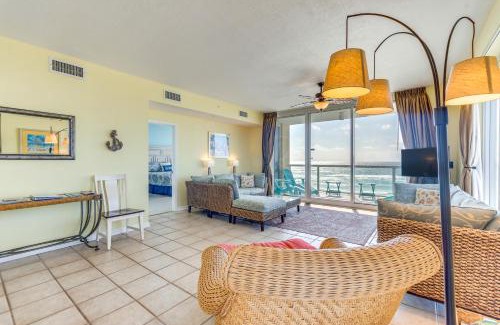 Navarre Beach Apartamento | Vibrant Navarre Condo Pool and Beach Chair Service!