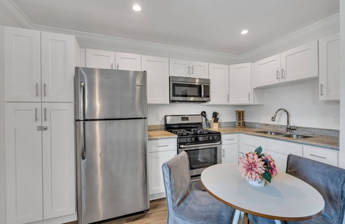 Faubourg Livaudais Apartamento | Vibrant New Orleans Apartment with Off-Street Parking Near Garden District