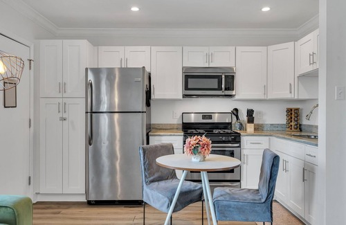 Faubourg Livaudais Apartamento | Vibrant New Orleans Apartment with Off-Street Parking Near Garden District