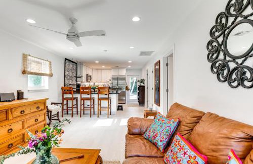 Juno Beach Casa | Vibrant North Palm Beach Home about 2 Mi to Beach!
