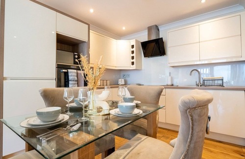 Redcliffe Apartamento | Vibrant Old City 2BR Apartment - Full Kitchen WiFi