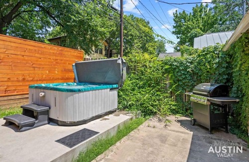 Greater South River City Casa | Vibrant, Quirky Home with Hot Tub Near S Congress