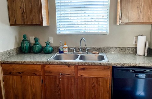 Northwest Corpus Christi Apartamento | Vibrant Relaxing Retreat Fully Stocked Apartment