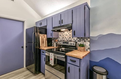 Lenexa Casa | Vibrant remodeled 3 bedroom townhome