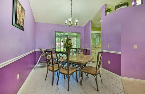 Fruitville Casa | Vibrant Sarasota Home Yard and Furnished Deck!