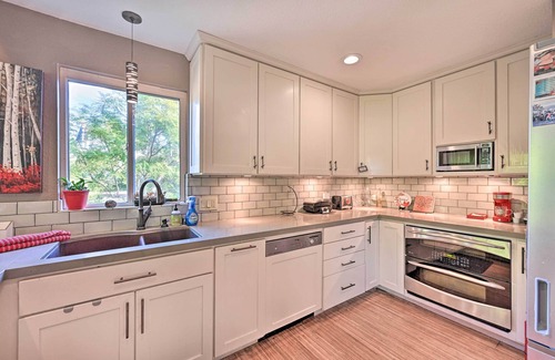 Solana Beach Condominio | Vibrant Solana Beach Condo, 1 Mi to Beaches!