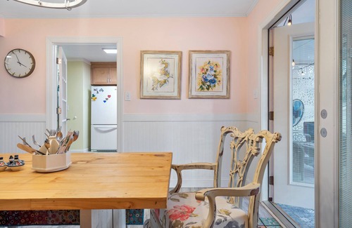 Durham Casa | Vibrant & Spacious Family Home Near Downtown