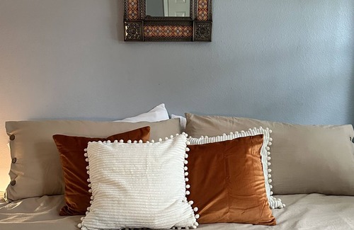 Northglenn Casa | Vibrant, spacious, tri-level private home by park, safe area