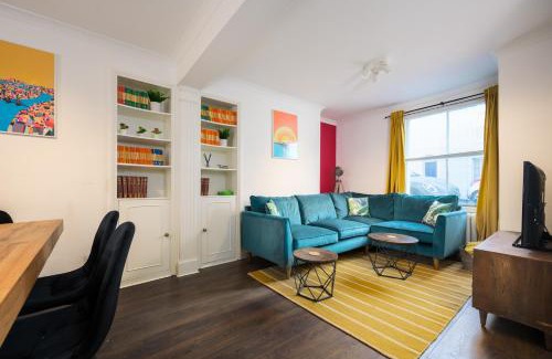 Montpelier Casa | Vibrant Spring Street with Garden