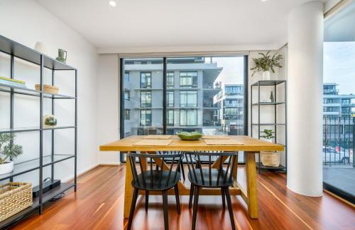 Kingston Apartamento | Vibrant Stay with Lakeside Charm in Kingston - Hosted by Canstay