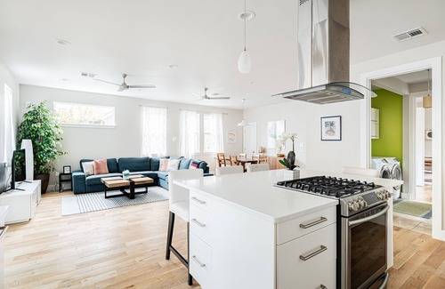 Clarksville Casa | Vibrant Vista