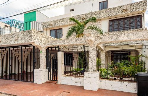 Centro de Cancún Casa | VIca Guest House con piscina en la entrada de la Zona Hotelera