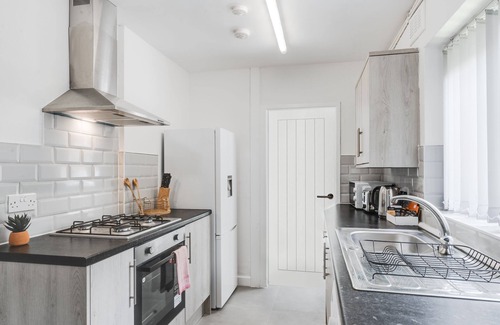 Liverpool Casa | Vichy - Strathcona Suites, 3 Beds Houses in Wavertree