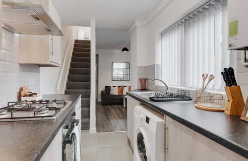 Liverpool Casa | Vichy - Strathcona Suites, 3 Beds Houses in Wavertree