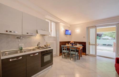 Barbarano Apartamento | Vicolo 42-private Terrace-200m Lake - Happy Rentals