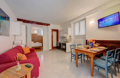 Barbarano Apartamento | Vicolo 42-private Terrace-200m Lake, Salò, Italy