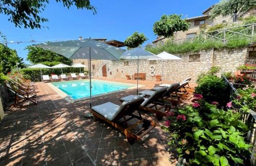 Strettura Casa | Vicolo - sleeps 5 with air con, wifi, balcony for dining and pool