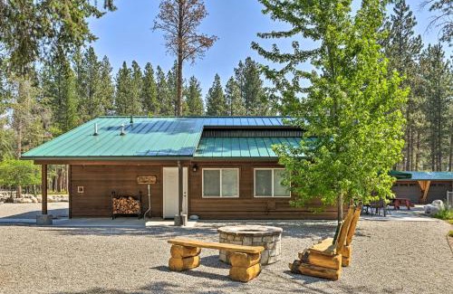 Victor Casa | Victor Woodland Cabin Retreat with Fire Pit