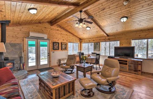 Victor Casa | Victor Woodland Cabin Retreat with Fire Pit