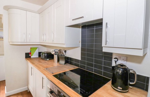 Chipping Norton Cabaña | VICTORIA COTTAGE, pet friendly, with open fire in Chipping Norton