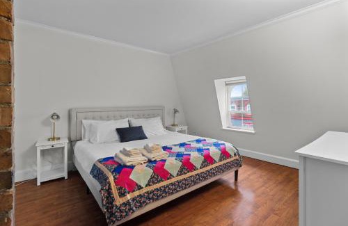 Downtown St. John's Casa | Victoria Family Home King Patio 2 Ba Bbq