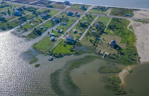 Gilchrist Casa | Victoria's Seacret Getaway -Bay side with Beautiful views of the beach and bay