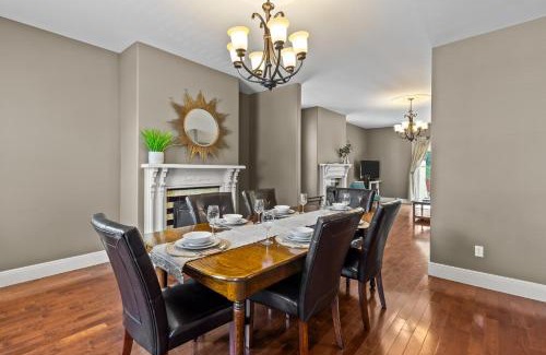 Waterford Valley Casa | Victorian 4br 25ba 2parking Near Parks & Dt