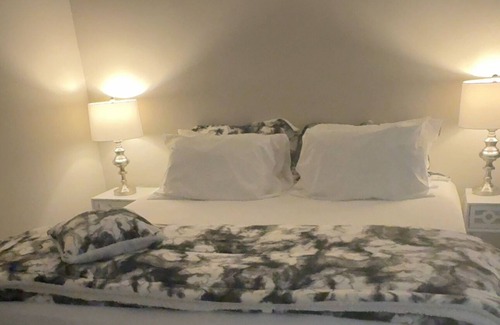 Orange Cama Y Desayuno | Victorian B&B in Orange, NJ – A Charming Retreat Near NYC & Local Attractions