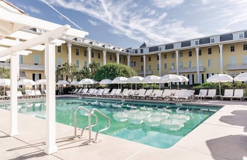 Cape May Casa | Victorian Charm Meets Modern Luxury by the Ocean l Spa, Pool, Beach Access