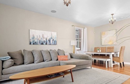 Cole Casa | Victorian Charmer and Carriage House, Walk to RiNo