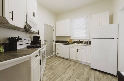 Savannah Victorian District Casa | Victorian District Duplex ★ 2 APTS & 6 BDRS ★ Just 2 blocks to Forsyth Park!