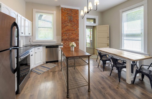 Walnut Hills Casa | Victorian for 30+ Guests, 5 Min to Downtown