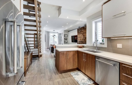 Riverside Casa | Victorian home on quiet dead end street, walk to parks and shops/restaurants