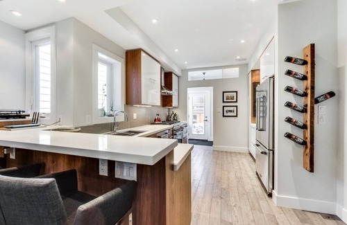 Riverside Casa | Victorian home on quiet dead end street, walk to parks and shops/restaurants